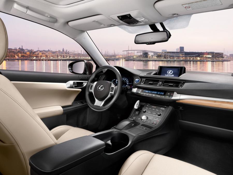  Lexus CT200h 2010 года  (фото 10 из 266)